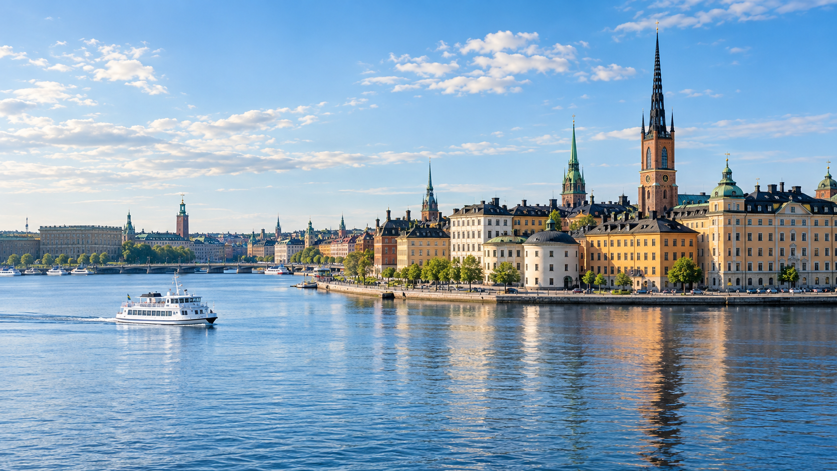 Panoramautsikt över Stockholms historiska centrum och vattnet
